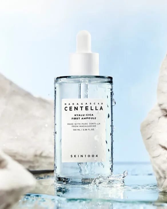 MADAGAS CAR CENTELLA
HYALU-CICA
FIRST AMPOULE
MADE WITH PURE CENTELLA FROM MADAGASCAR
100 ML / 3.38 FL.OZ.