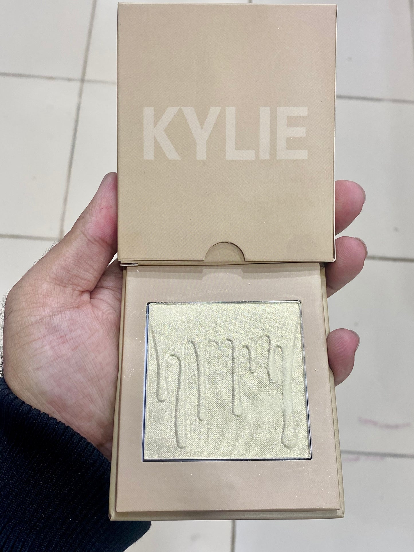 KYLIE JENNER HIGHLIGHTER