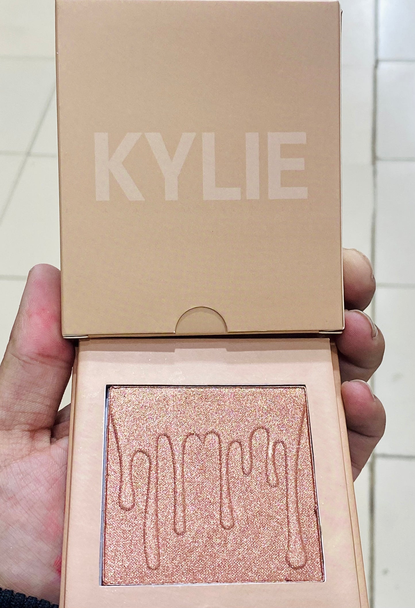 KYLIE JENNER HIGHLIGHTER