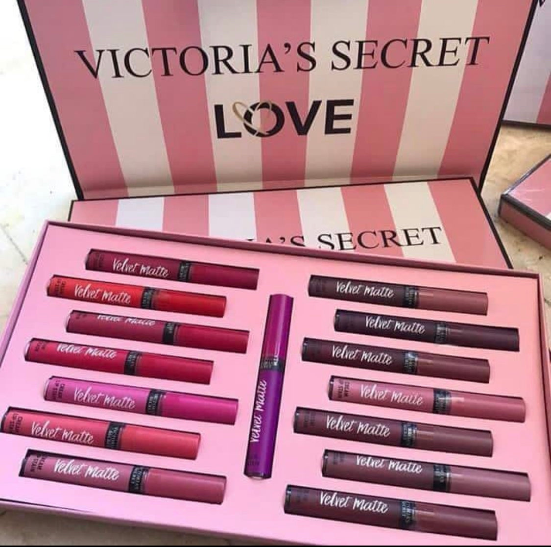 VICTORIA SECRET LIP GLOSS